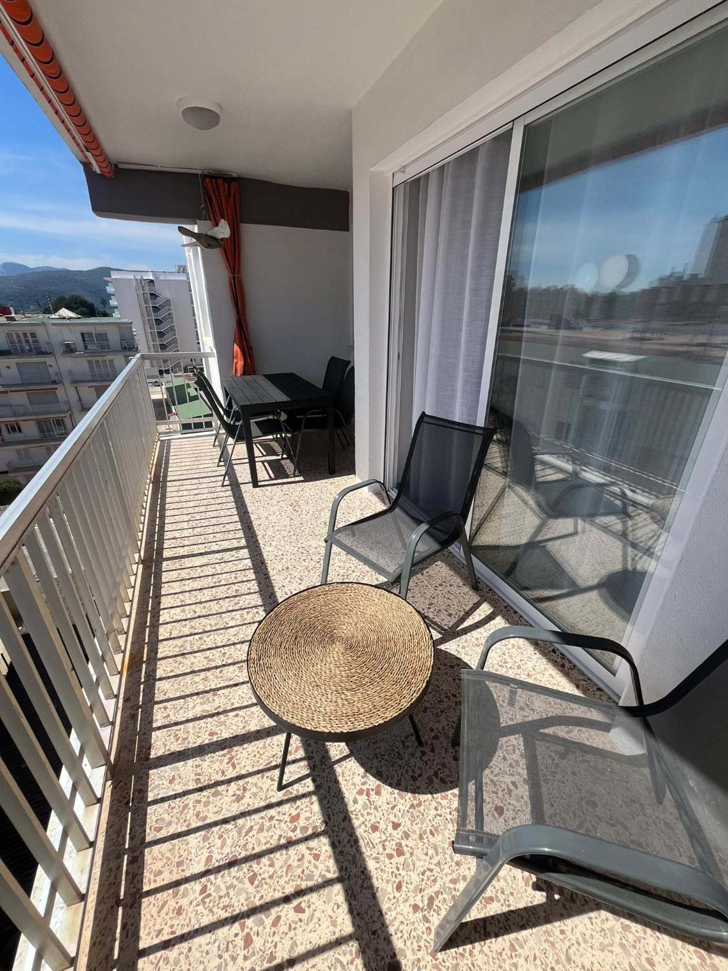 En Apartment *